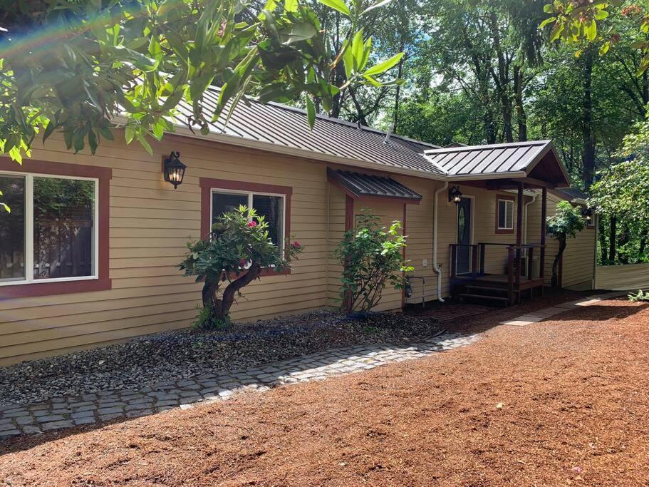 Serene Oasis Getaway With Sauna And A Swim Spa. Villa Portland Exterior photo